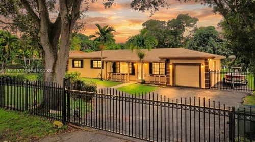 14655 Nw South River Dr, Miami, FL, 33166 | Card Image