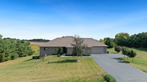 7683 N Kylewood Dr, STILLMAN VALLEY, IL, 61084-9511 | Card Image