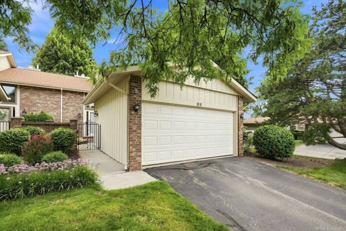 33 Kirks Ct, Rochester Hills, MI, 48309-1442 | Card Image