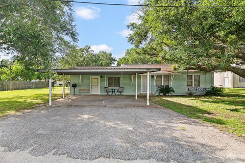 506 Pear St, Edna, TX, 77957-2021 | Card Image