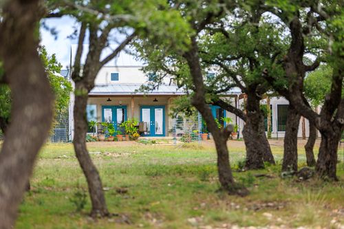 456 Colt Valley Rd, Fredericksburg, TX, 78624-2886 | Card Image