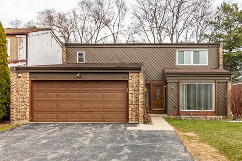 2431 Cobblewood Dr, Northbrook, IL, 60062-7616 | Card Image