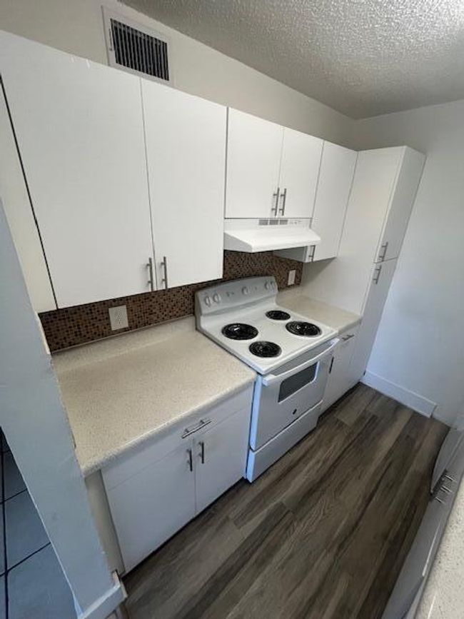APT-28 - 4501 W Mcnab Rd, Condo with 2 bedrooms, 1 bathrooms and null parking in Pompano Beach FL | Image 4
