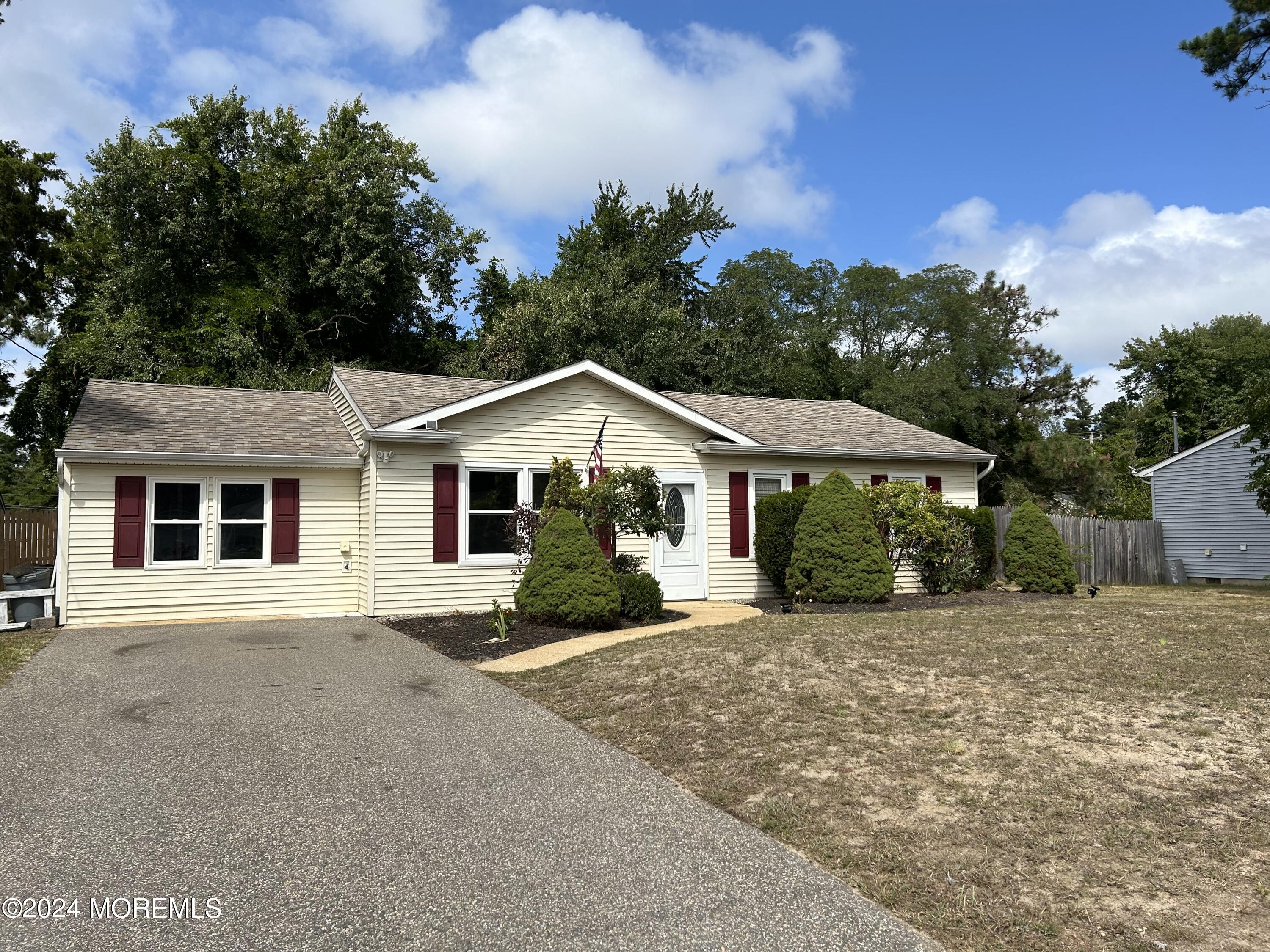 Sinclair Ave, Lanoka Harbor, NJ 08734