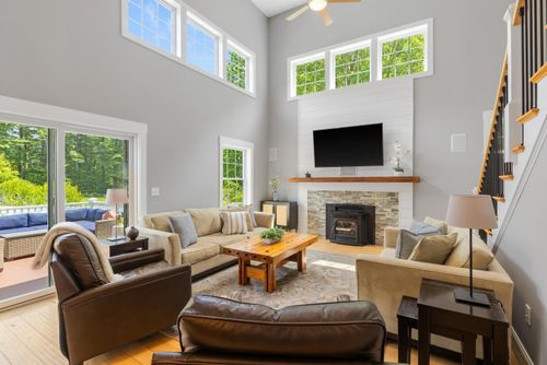 8 Heron Way, Stratham, NH, 03885-4439 | Card Image