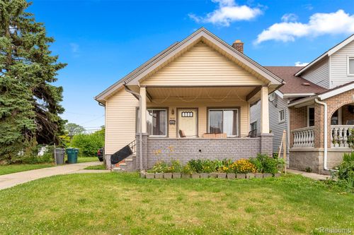 7457 Kendal St, Dearborn, MI, 48126-1307 | Card Image