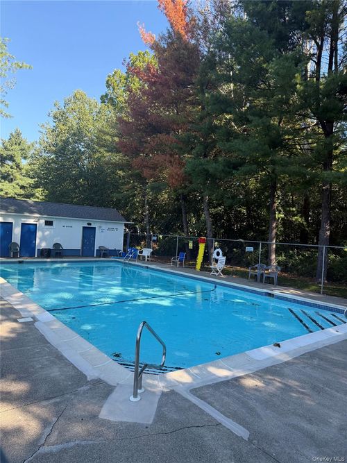 15b-1502 Barclay Mnr, Newburgh, NY, 12550-7804 | Card Image