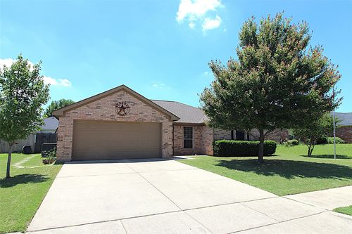 501 Barbara Jean Ln, Burleson, TX, 76028-5685 | Card Image