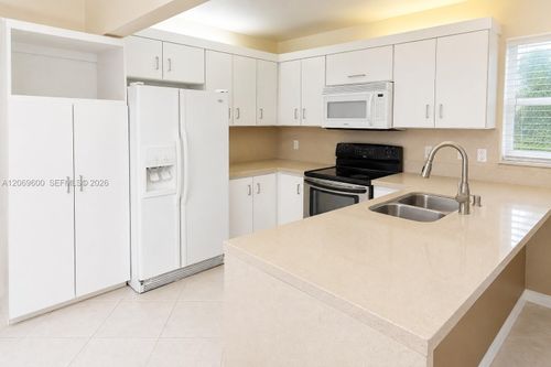 201-10a-464 Ne 210th Circle Ter, Miami, FL, 33179-5237 | Card Image