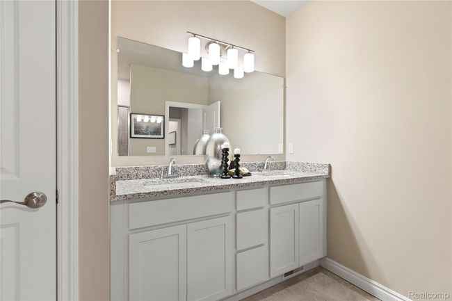 27 Owner's Bath.jpg | Image 7