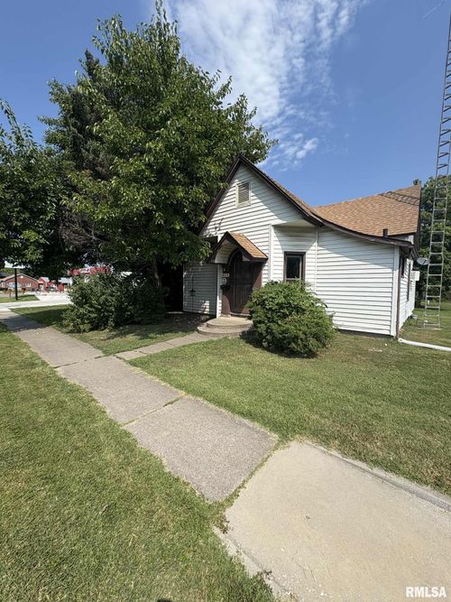 909 E Main St, West Frankfort, IL, 62896-1430 | Card Image