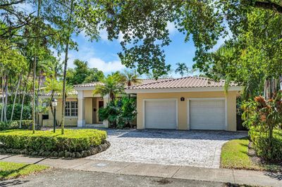 526 Madeira Ave, House other with 3 bedrooms, 3 bathrooms and null parking in Coral Gables FL | Image 3