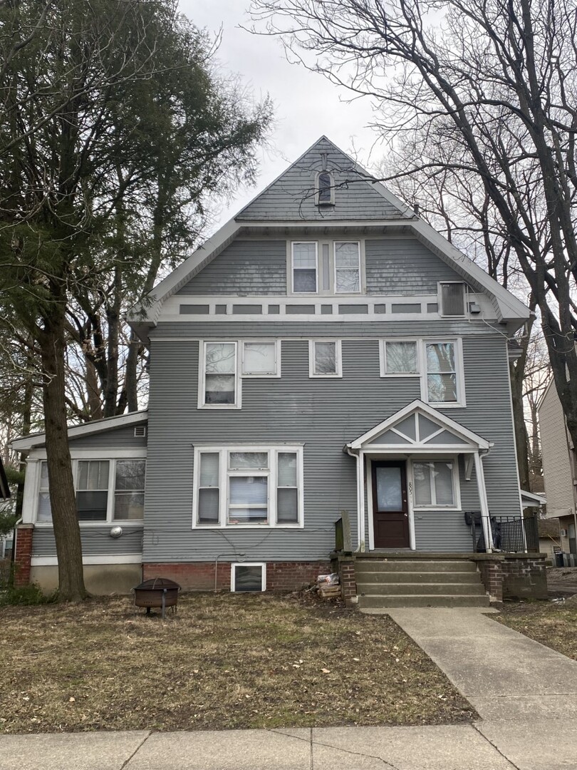 Commercial Sale in Urbana 4