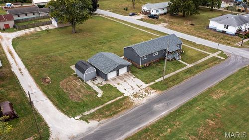 210 Fulton St, Gillespie, IL, 62033-1442 | Card Image