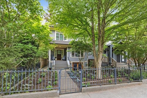 21 E 22nd Ave, Vancouver, BC, V5V1T3 | Card Image