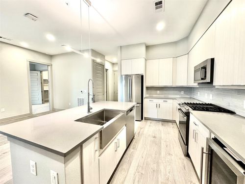 2325-401 W 25th St, Houston, TX, 77008-4611 | Card Image