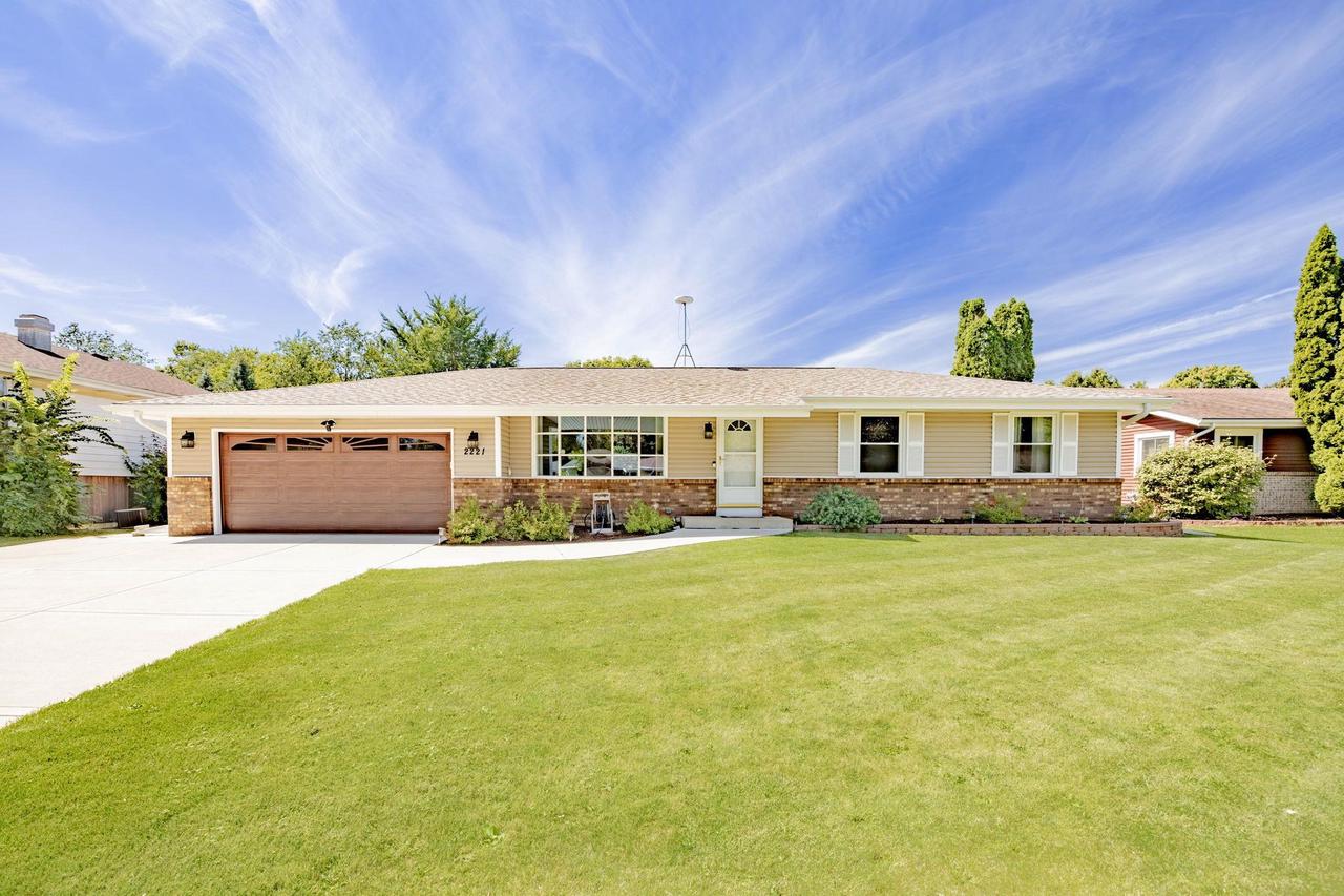 Sumac Dr, Janesville, WI 53545
