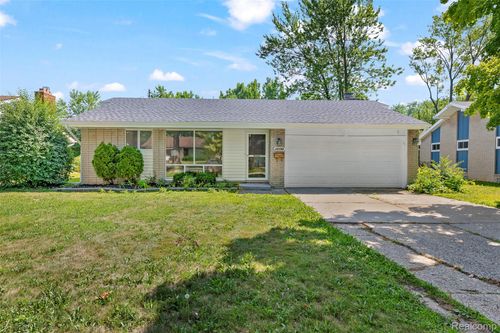 20195 Ledgestone St, Southfield, MI, 48076-4980 | Card Image