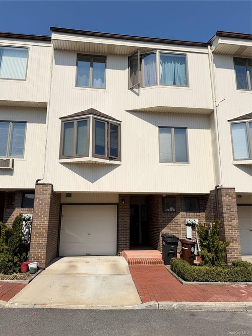 5b-12021 Riviera Ct, College Point, NY, 11356-1126 | Card Image
