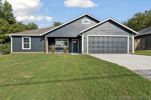 302 N Howey St, Chouteau, OK, 74337-3254 | Card Image
