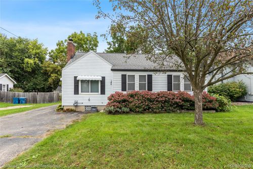 909 Cogswell St Nw, Walker, MI, 49544-2816 | Card Image