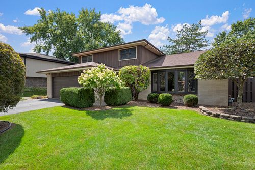 10562 S 84th Ave, Palos Hills, IL, 60465-1802 | Card Image