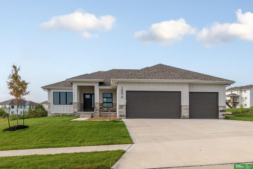 10019 Prospect St, Papillion, NE, 68046-7063 | Card Image