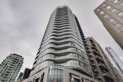 605 - 88 Cumberland St, Condo with 1 bedrooms, 1 bathrooms and null parking in Toronto ON | Image 1