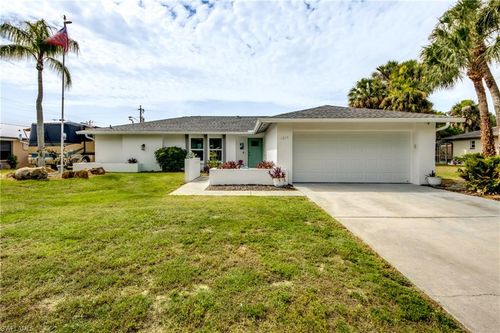 1214 Baldwin Pl, LEHIGH ACRES, FL, 33936-6456 | Card Image