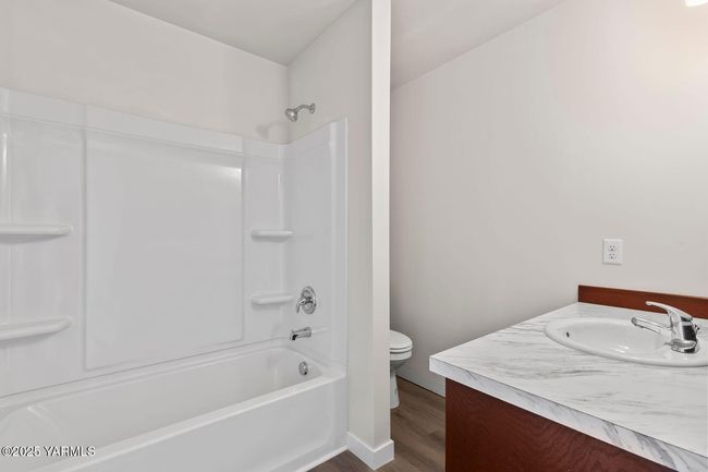 Primary Bathroom | Image 23