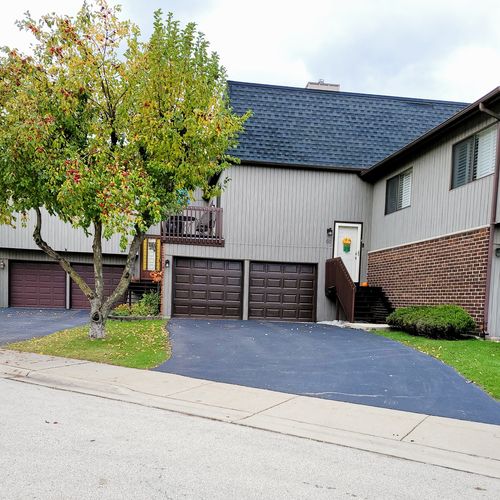 60 Lake Shore Drive, Roselle, IL, 60172 | Card Image