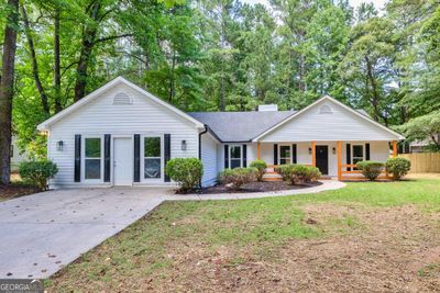 8852 Elon Trail, House other with 3 bedrooms, 2 bathrooms and null parking in Jonesboro GA | Image 1