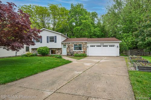 638 Glenwyth Rd, Brighton, MI, 48116-1769 | Card Image