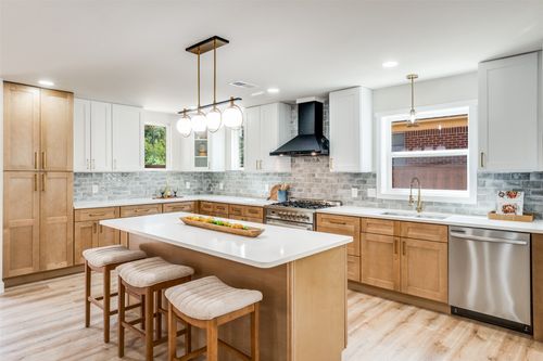 237 Easton Rd, Dallas, TX, 75218-1008 | Card Image