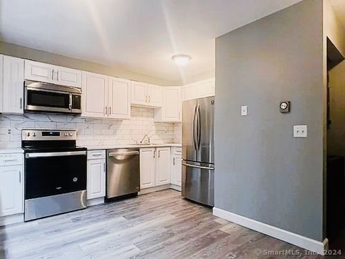 apt-62-371 Emmett St, Bristol, CT, 06010-7779 | Card Image