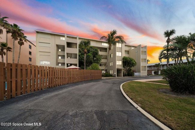 309 - 5050 Ocean Beach Blvd, Condo with 2 bedrooms, 2 bathrooms and null parking in Cocoa Beach FL | Image 5
