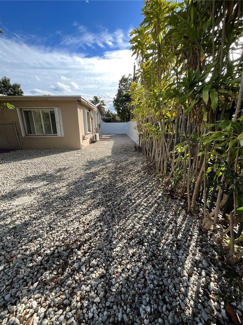 3-1064 Nw 103rd St, Miami, FL, 33150-1036 | Card Image