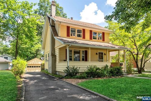15 Oak St, Allendale, NJ, 07401-1906 | Card Image