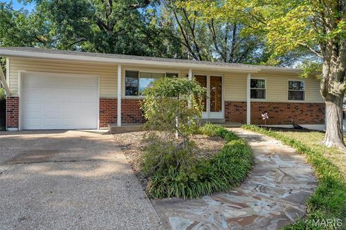 2639 Glenoak Dr, Maryland Heights, MO, 63043-1615 | Card Image