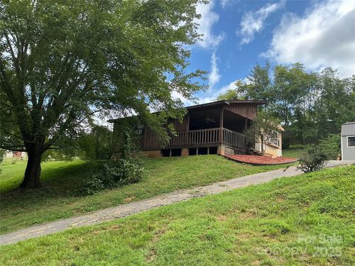 32 W Skyland Cir, Asheville, NC, 28804-2031 | Card Image