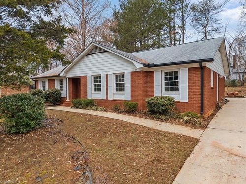 1045 S Magnolia St, Mooresville, NC, 28115-2838 | Card Image