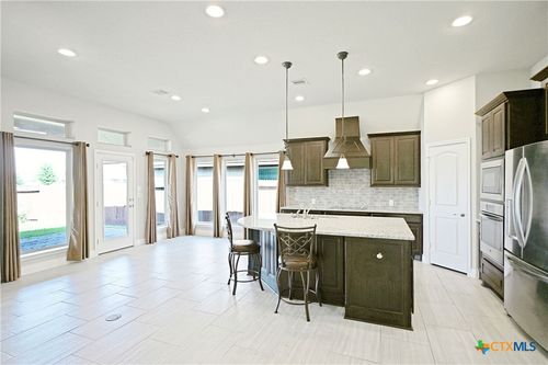 2016 Glen Holw, Seguin, TX, 78155-4462 | Card Image