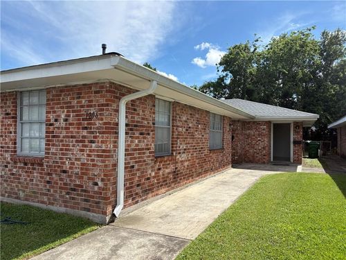 1204 Amelia St, Gretna, LA, 70053-5534 | Card Image