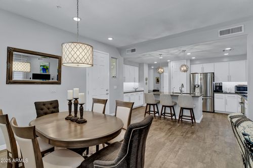 101-250 W Queen Creek Rd, Chandler, AZ, 85248-3432 | Card Image