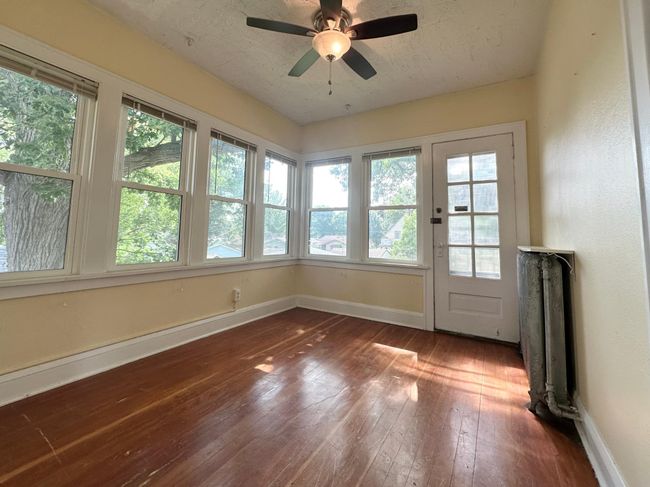 Bedroom upper unit | Image 14