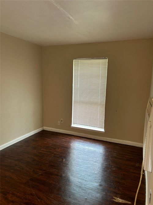apt-102-1037 E Tucker St, Fort Worth, TX, 76104-1502 | Card Image