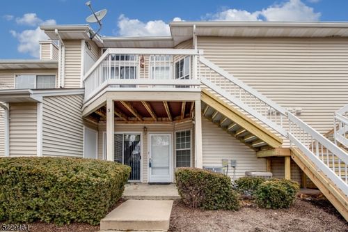 3 Sage Ct, Bedminster, NJ, 07921-1408 | Card Image