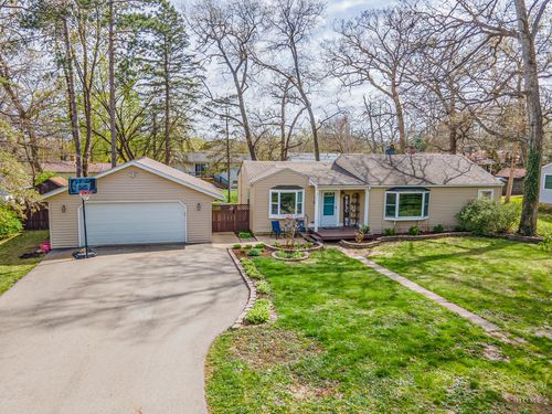 8911 Pine Ave, Wonder Lake, IL, 60097-8422 | Card Image