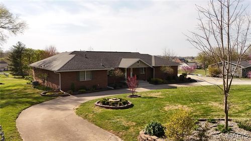 705 Linder Blvd, Greenville, IL, 62246-2329 | Card Image
