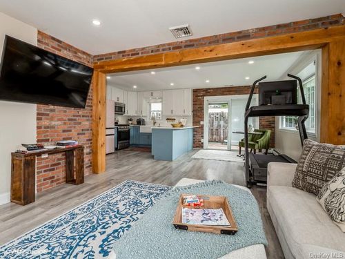 8 Townsend St, Beacon, NY, 12508-1228 | Card Image